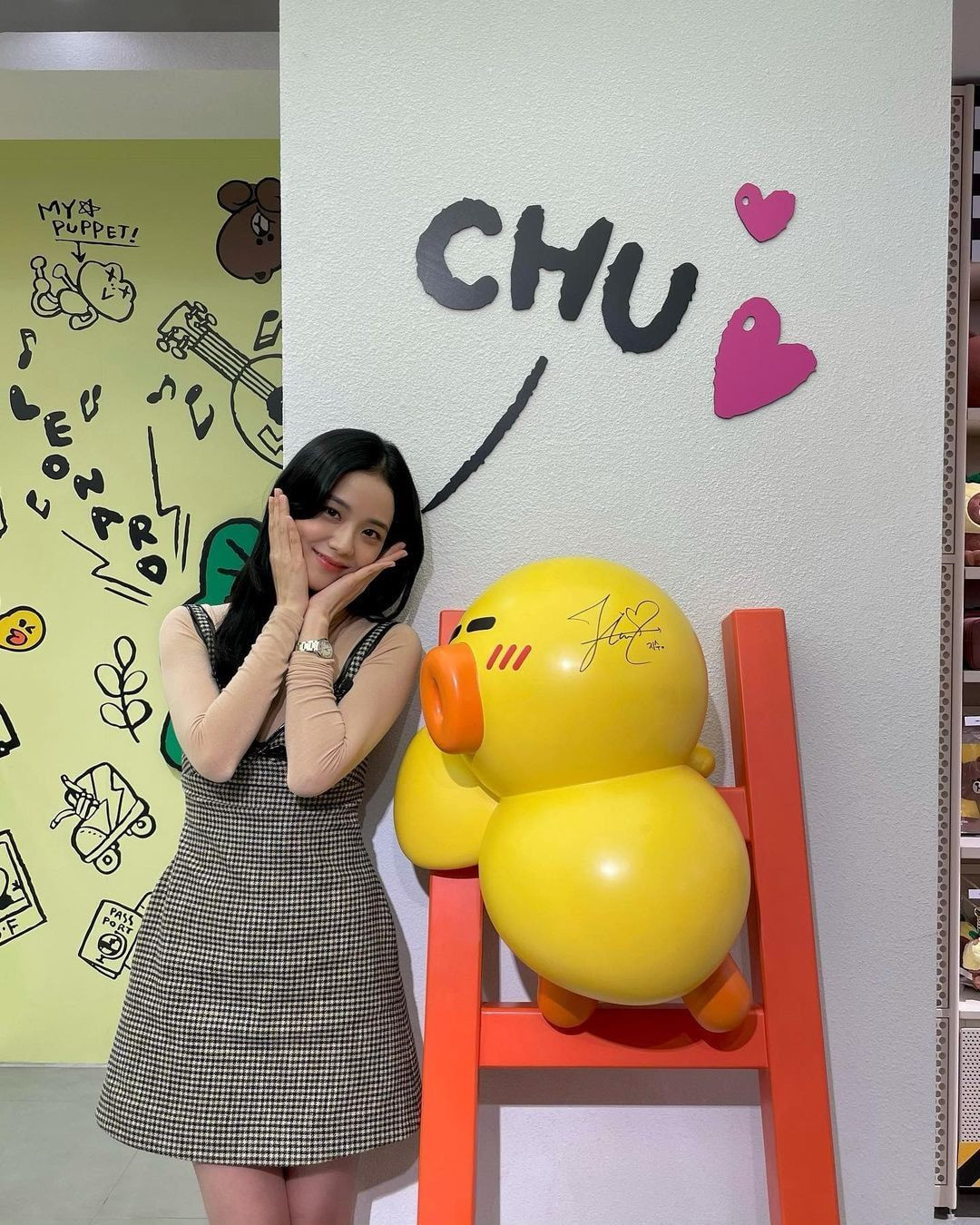 Sau tất cả, Jisoo (BLACKPINK) đã tìm được kiểu váy sang chảnh mà “rất hợp với dáng em” ảnh 3