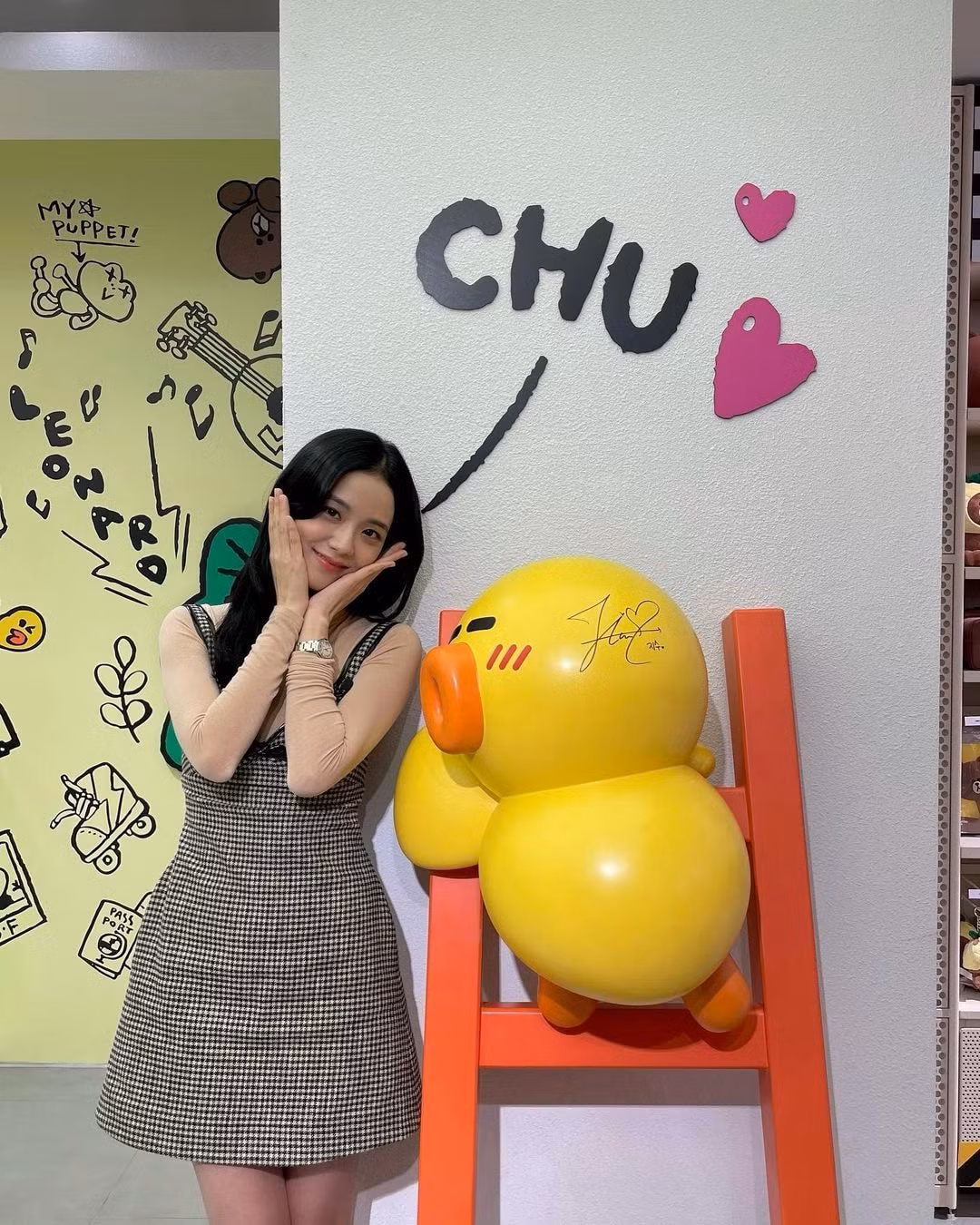 Sau tất cả, Jisoo (BLACKPINK) đã tìm được kiểu váy sang chảnh mà “rất hợp với dáng em” ảnh 3