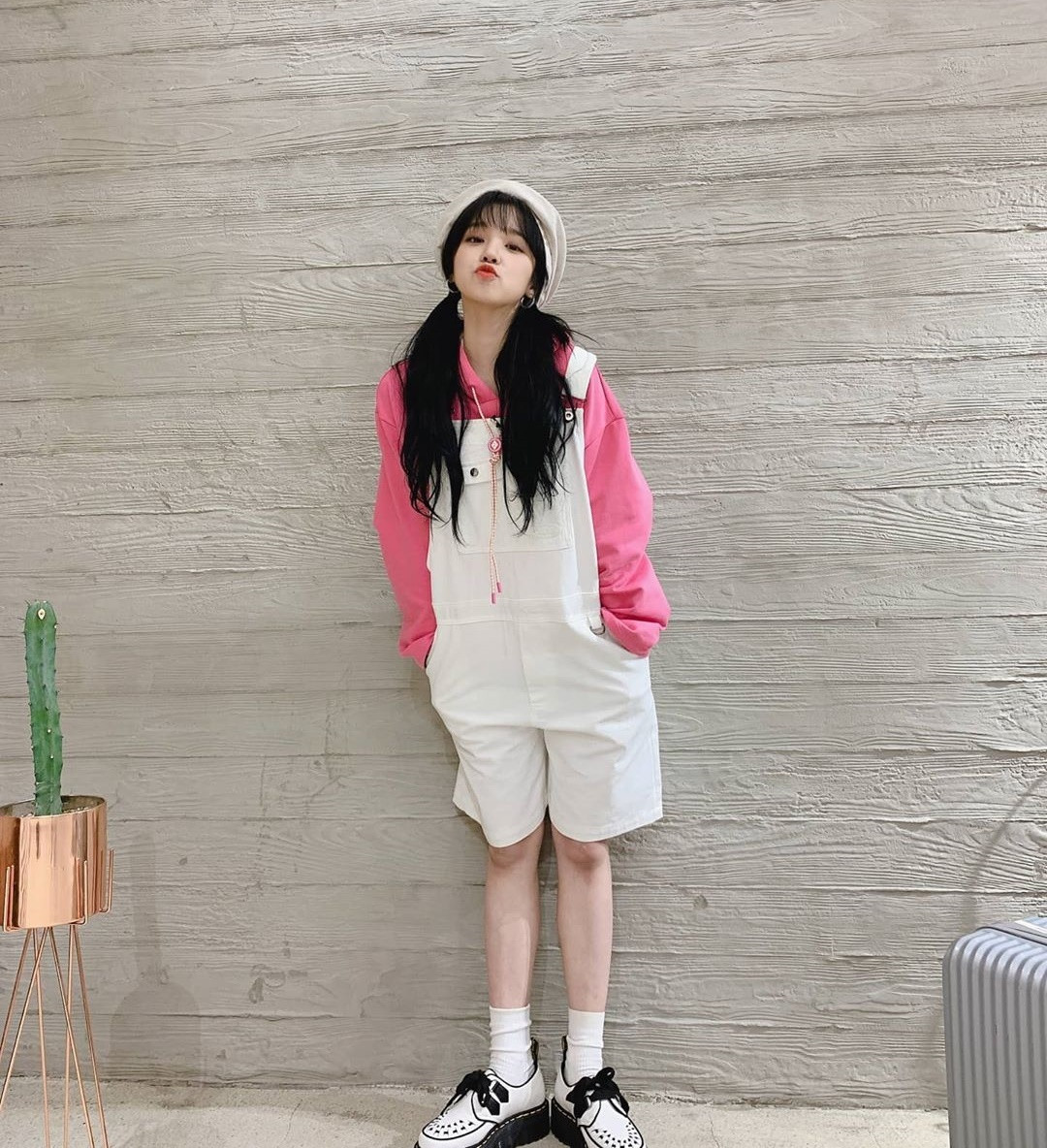 Sao Hàn 24H: Lee Min Ho khoe vẻ đẹp trai trong phim mới, Suzy biến hình xuất sắc ảnh 4