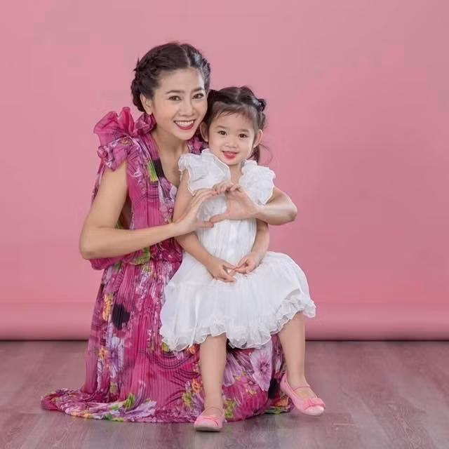 Bố mẹ Mai Phương và Phùng Ngọc Huy nảy sinh tranh chấp quyền nuôi dưỡng bé Lavie ảnh 1