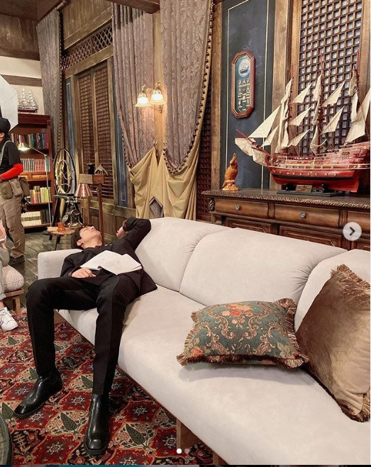 Đăng toàn ảnh vừa xấu vừa nhòe mà Lee Min Ho thành “ông hoàng mạng xã hội” là sao? ảnh 11