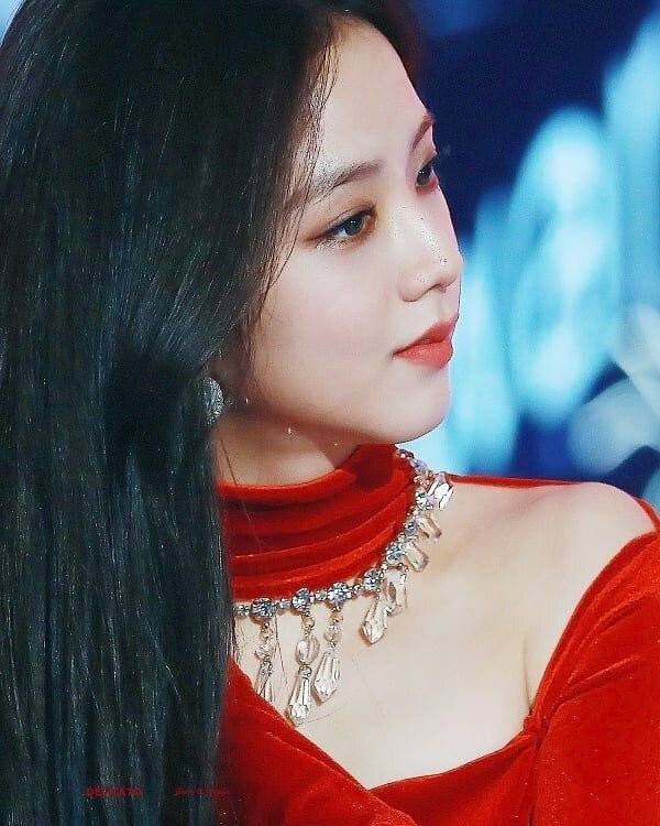 Tưởng Jisoo (BLACKPINK) thích đeo vòng cổ choker cho vui, hóa ra che khuyết điểm cực khéo ảnh 7