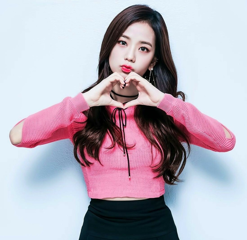 Tưởng Jisoo (BLACKPINK) thích đeo vòng cổ choker cho vui, hóa ra che khuyết điểm cực khéo ảnh 4