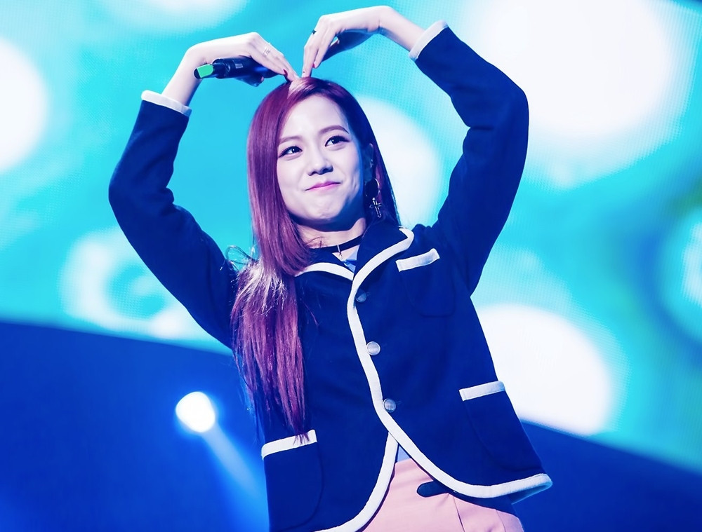 Tưởng Jisoo (BLACKPINK) thích đeo vòng cổ choker cho vui, hóa ra che khuyết điểm cực khéo ảnh 3