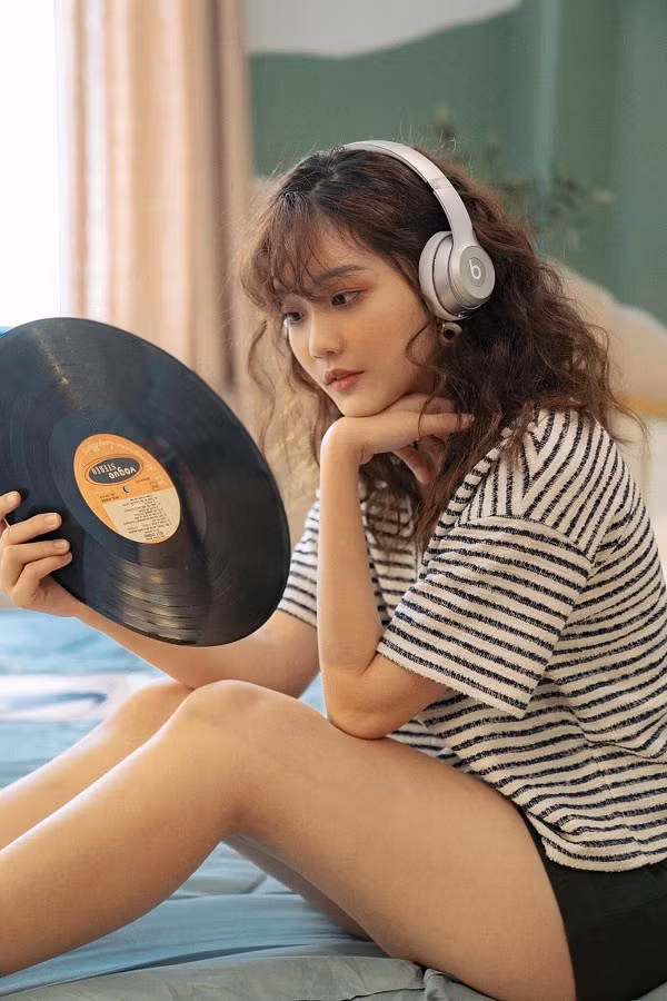 Hai phim điện ảnh ra mắt trong một tháng, còn ai hạnh phúc hơn Việt Linh? ảnh 4