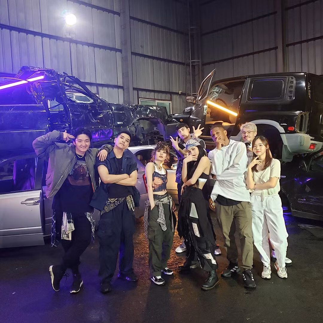 “Trợ lý” cho BLACKPINK, EXO: Công việc trong mơ của fan K-Pop có thật sự lý tưởng? ảnh 2