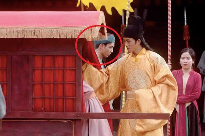 Hoàng Anh xuất hiện đúng 2 giây trong MV "Anh ơi ở lại" Hoàng Anh, chàng soái ca “tiếp sức mùa thi” cho teen bằng những ly trà sữa ngọt ngào ảnh 2