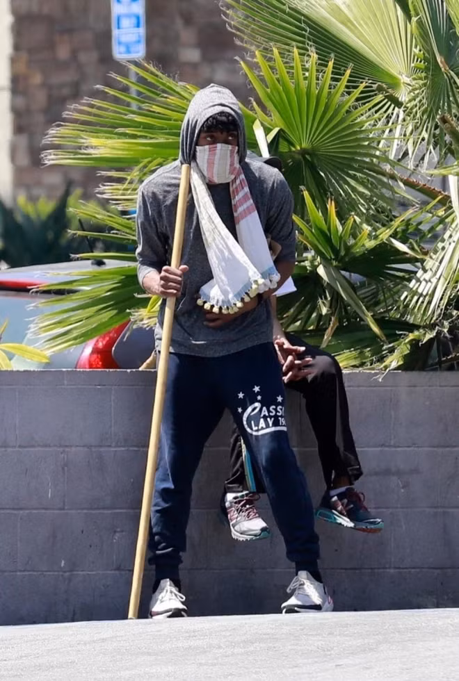 “Báo Đen” giấu bệnh đến phút cuối cùng, gầy hốc hác mà fan cứ ngỡ anh giảm cân đóng phim ảnh 3