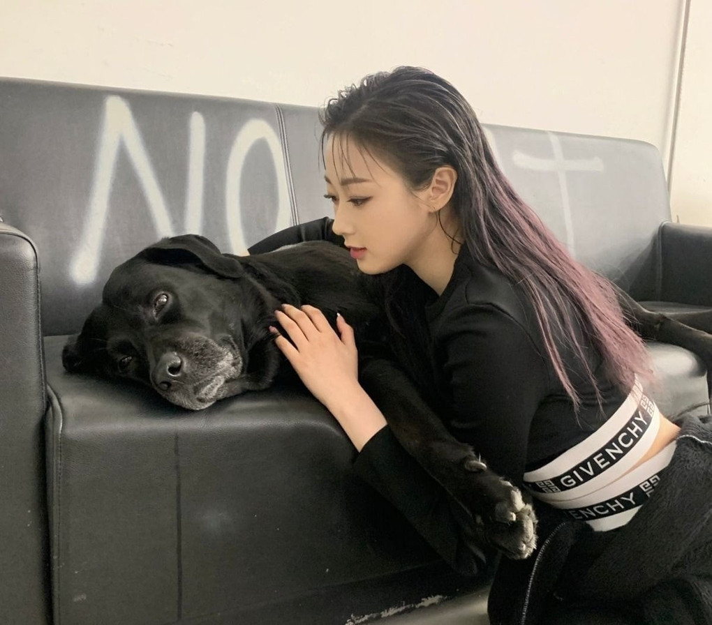 Giselle (aespa) đổi màu tóc: Tưởng tóc vàng đã quá xinh, ai ngờ tóc đen mới là chân ái ảnh 4