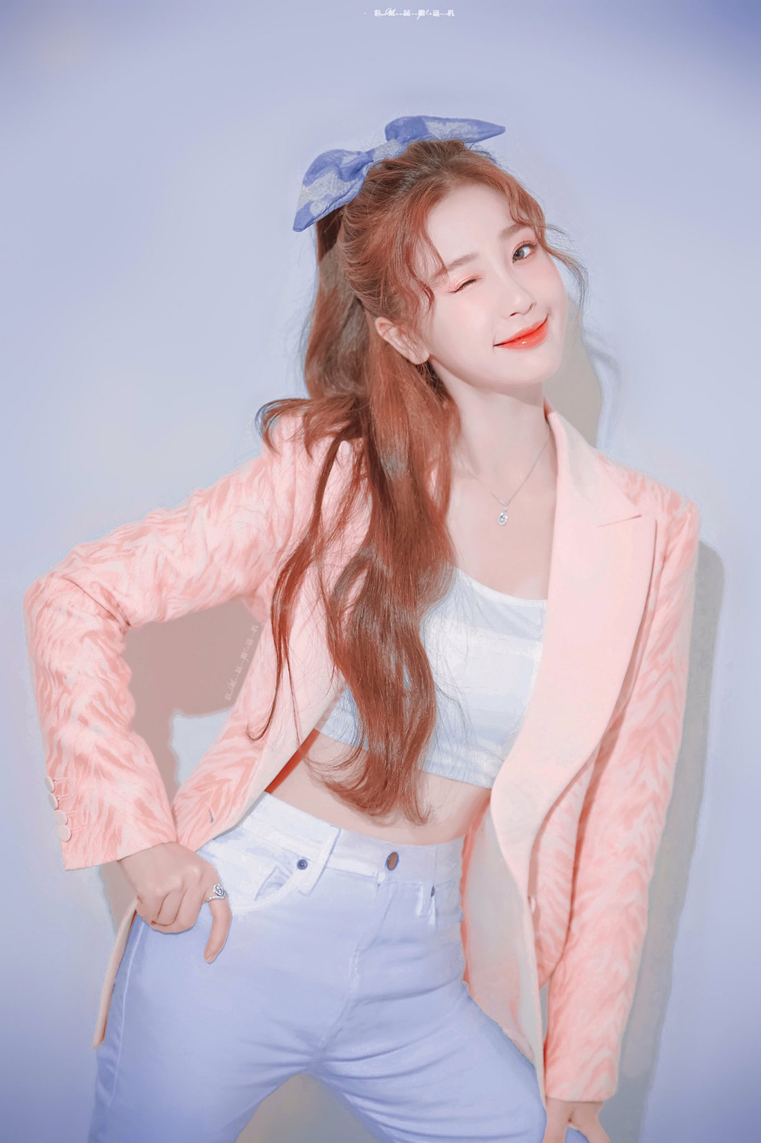 Là tiểu thư nhà giàu nhưng vẫn ham nhận đồ miễn phí: Ngu Thư Hân bị chê “vô duyên” ảnh 2