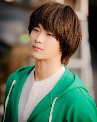 Cứ bảo tóc dài lãng tử nhưng loạt nam thần xứ Hàn đã “toang” vì style “ông chú” này ảnh 6