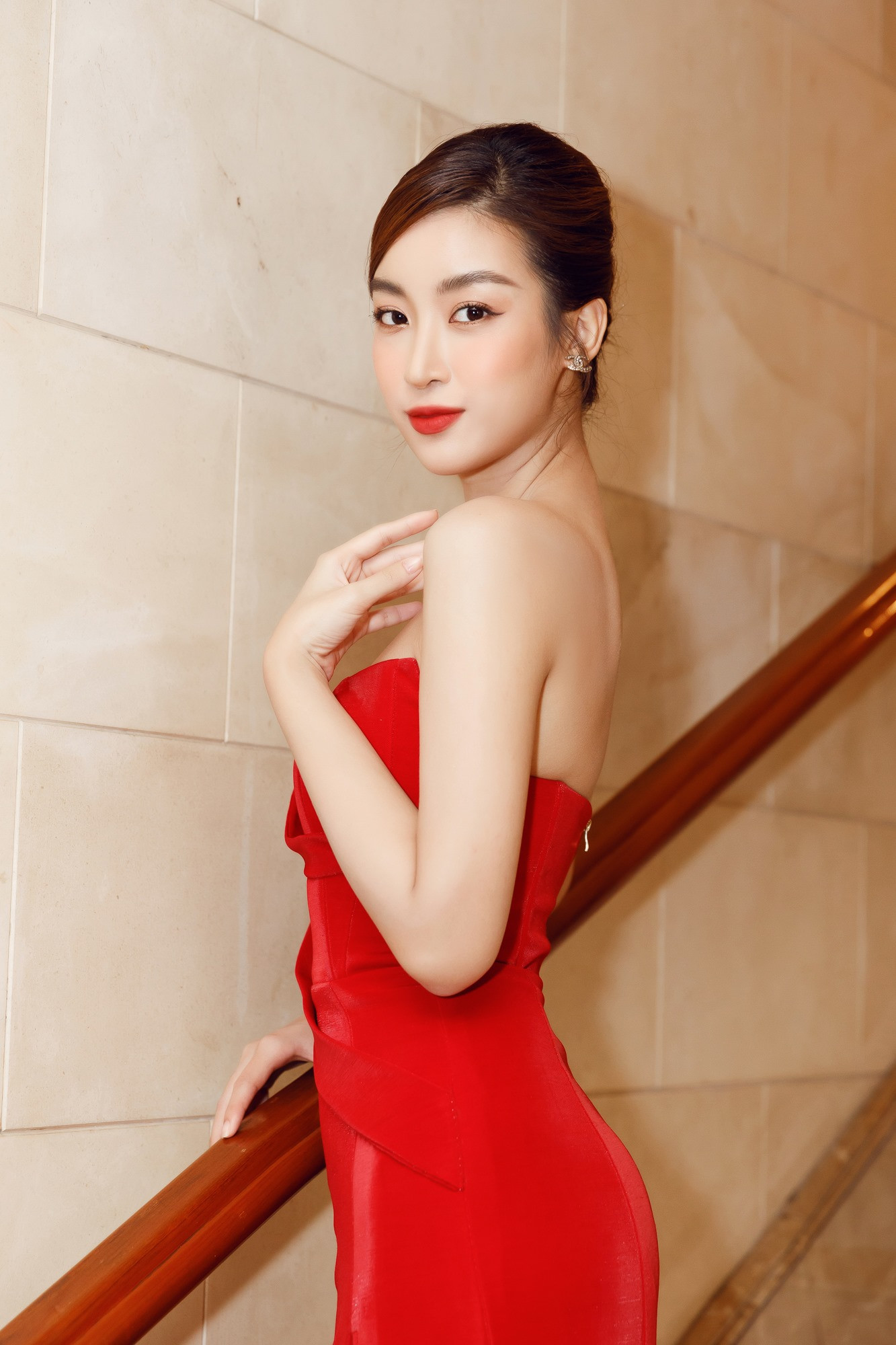 Lần đầu tiên hai Hoa hậu Đỗ Thị Hà và Mỹ Linh đụng hàng: Xinh đẹp bất phân thắng bại ảnh 6