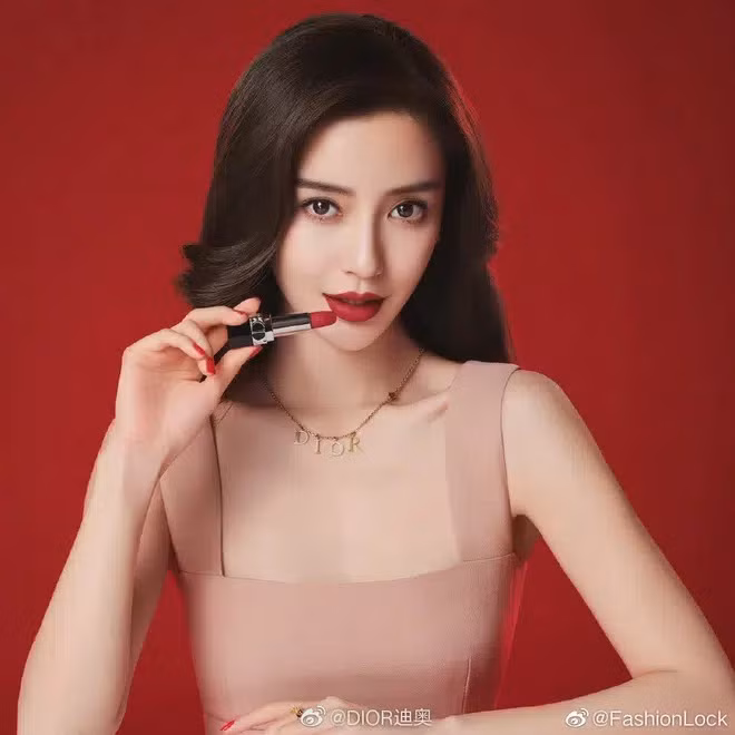 Dior cùng lúc tung ảnh mới của Jisoo và Angela Baby: Nàng thơ nào thần thái ấn tượng hơn? ảnh 2