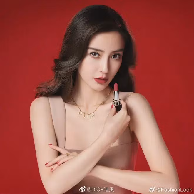 Dior cùng lúc tung ảnh mới của Jisoo và Angela Baby: Nàng thơ nào thần thái ấn tượng hơn? ảnh 3