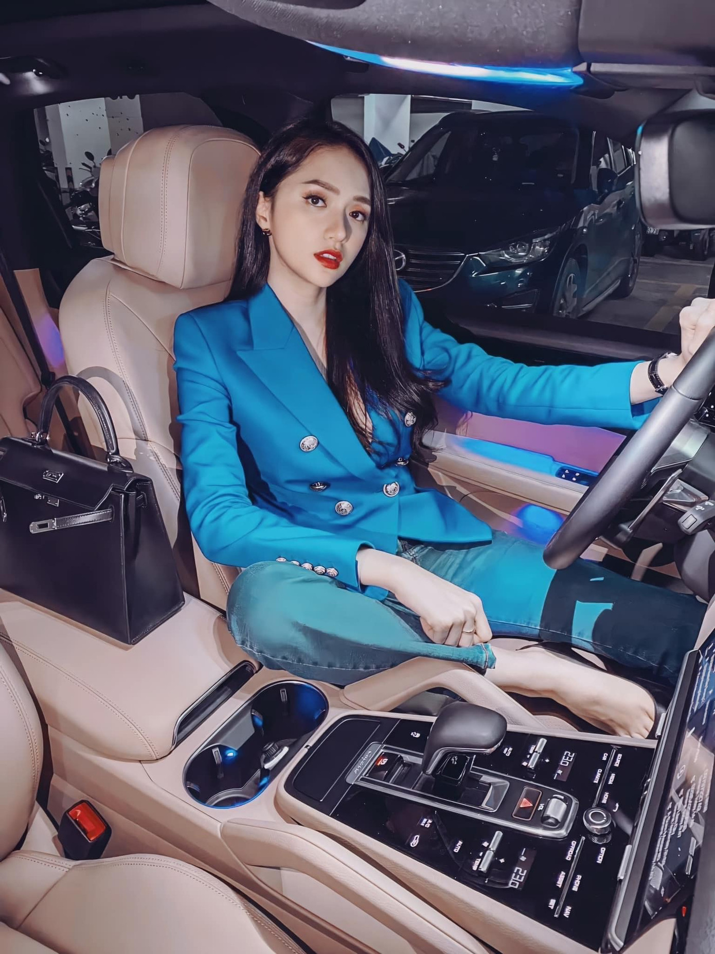 Nhiều người chuyển từ “yêu quý” sang “chịu không nổi” Hương Giang: Chuyện gì đang xảy ra? ảnh 2