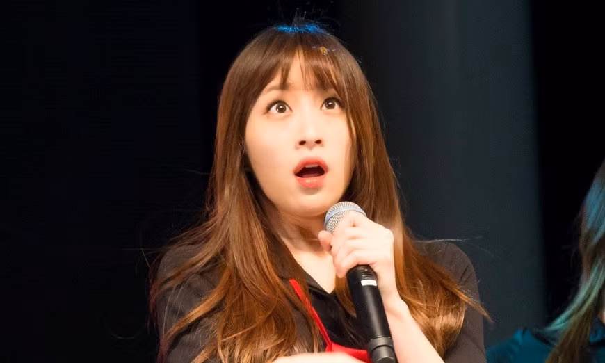 Chuyện những cô gái bỗng dưng nổi tiếng khắp K-Pop nhờ được côn trùng ghé thăm ảnh 1