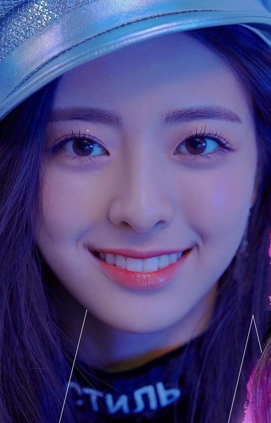 Những nữ idol khiến bạn phải thay đổi quan điểm “chỉ có mắt hai mí mới đẹp” ảnh 7