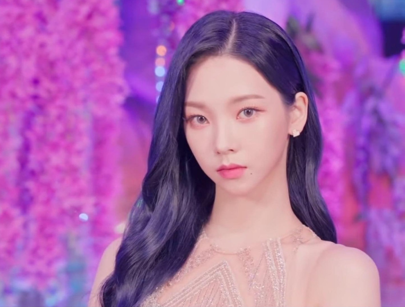 Thêm lý do khiến netizen Hàn công nhận Karina (aespa) là “Nữ thần sắc đẹp” mới của K-Pop ảnh 6