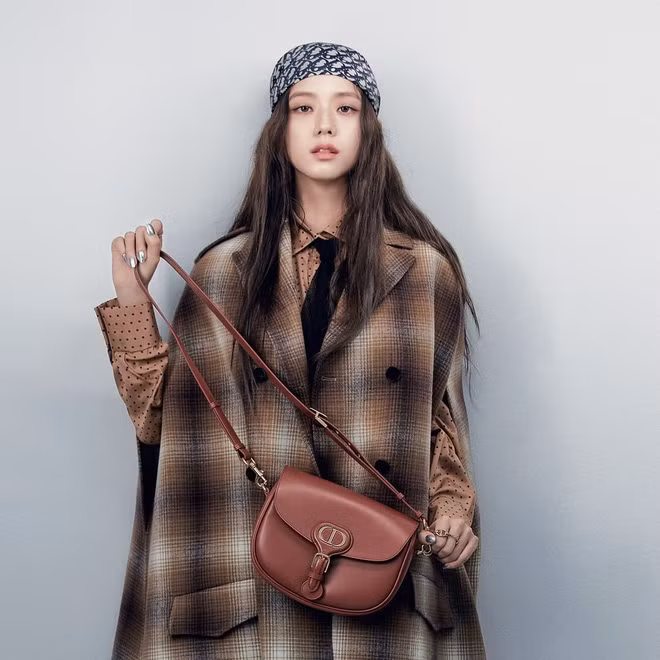 Jisoo cùng Lisa (BLACKPINK) “biến hình” ngoạn mục: Cá tính, quyến rũ hết phần thiên hạ ảnh 7