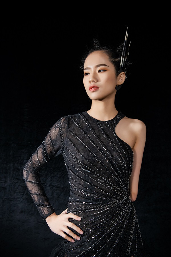 Người mẫu khuyết tay hay chuyện cô bạn 16 tuổi yêu thương cơ thể không hoàn hảo của mình ảnh 3