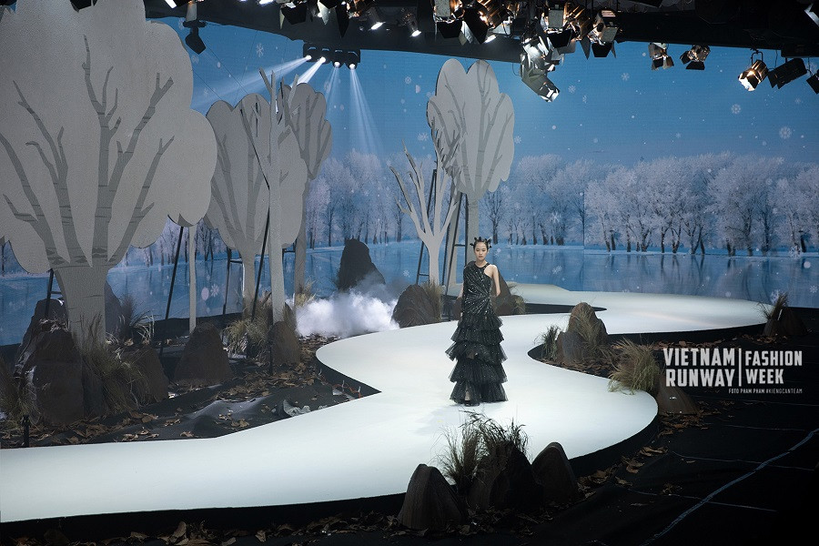 Người mẫu khuyết tay hay chuyện cô bạn 16 tuổi yêu thương cơ thể không hoàn hảo của mình ảnh 4