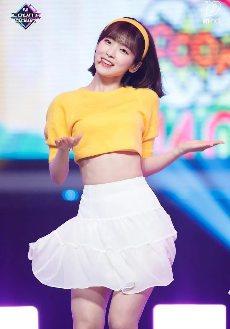 Đây chính là đối thủ của Rosé (BLACKPINK) cạnh tranh ngôi vị “Nữ hoàng crop-top” ảnh 2