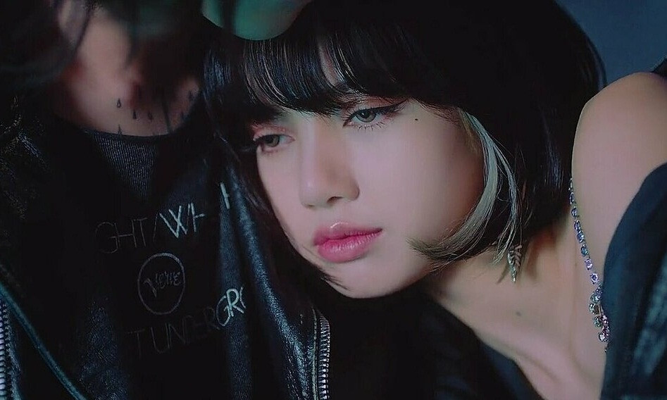 Gia thế siêu khủng của trai đẹp Lisa dựa vào trong MV “Lovesick Girls” gây choáng ảnh 4
