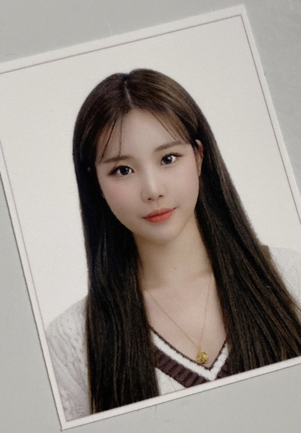 JooE (Momoland) bị netizen kết tội “lừa đảo” vì khoe ảnh thẻ xinh như búp bê ảnh 1