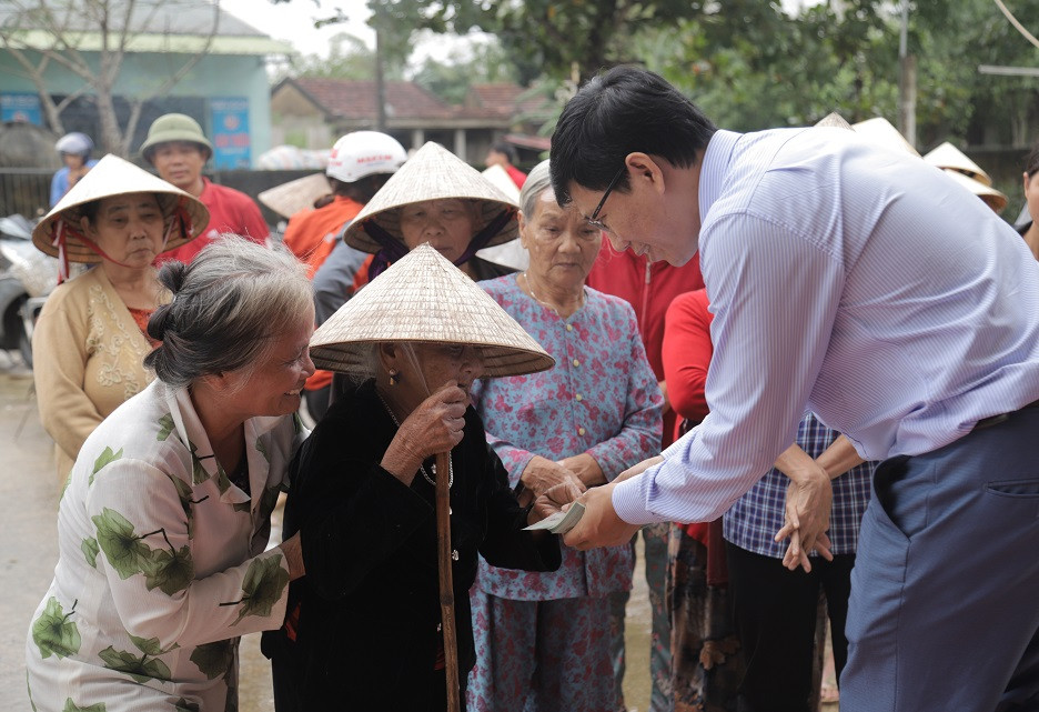 Nặng tình nhân ái của tập thể cán bộ nhân viên MED GROUP vì khúc ruột miền Trung ảnh 4