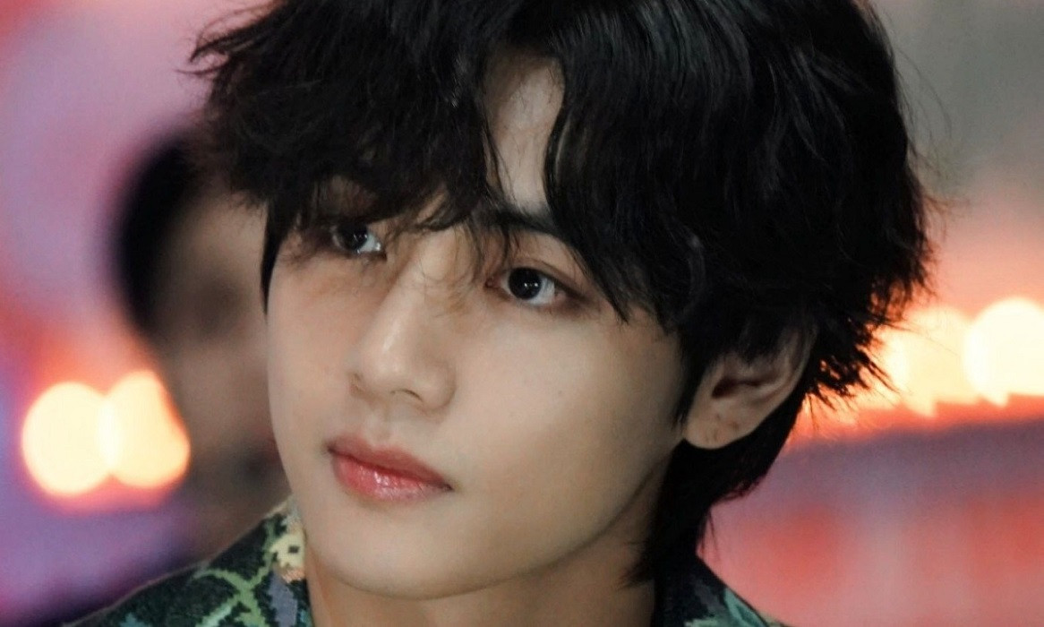 V hiếm khi khoe vóc dáng Tin được không, V (BTS) vừa lỡ tay đăng nhầm một tấm ảnh selfie cực hiếm ảnh 1