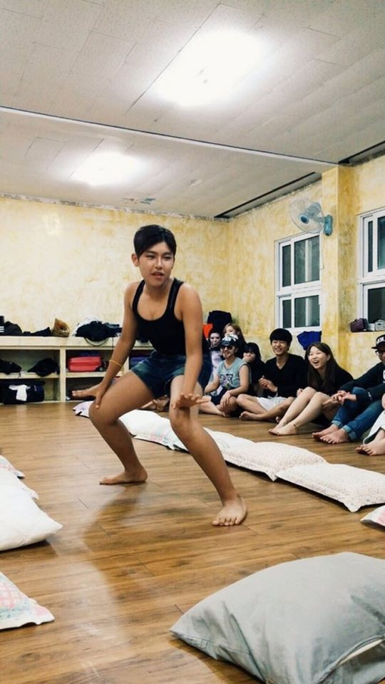 Phì cười với 10 bức ảnh khiến idol K-Pop ngượng chỉ muốn chui xuống đất ảnh 2