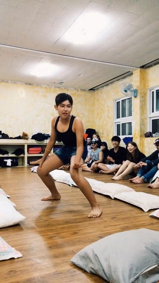Phì cười với 10 bức ảnh khiến idol K-Pop ngượng chỉ muốn chui xuống đất ảnh 2