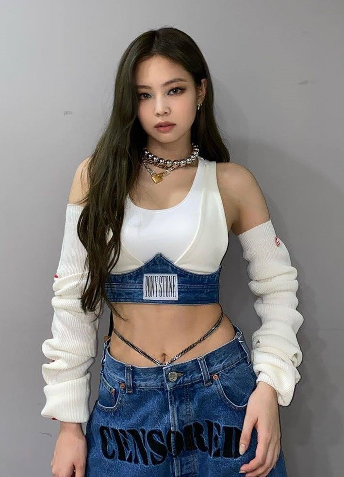 Chỉ là mặc một chiếc quần jeans mà sao Jennie được netizen tán thưởng là quá thông minh? ảnh 5