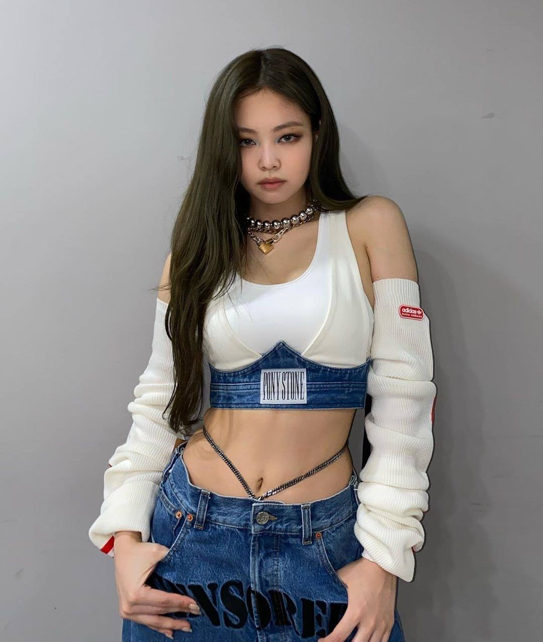 Chỉ là mặc một chiếc quần jeans mà sao Jennie được netizen tán thưởng là quá thông minh? ảnh 4