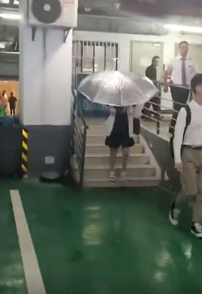 Che ô để bảo mật tạo hình phim mới, Dương Tử lẫn Cúc Tịnh Y đều bị chê “làm lố” ảnh 3