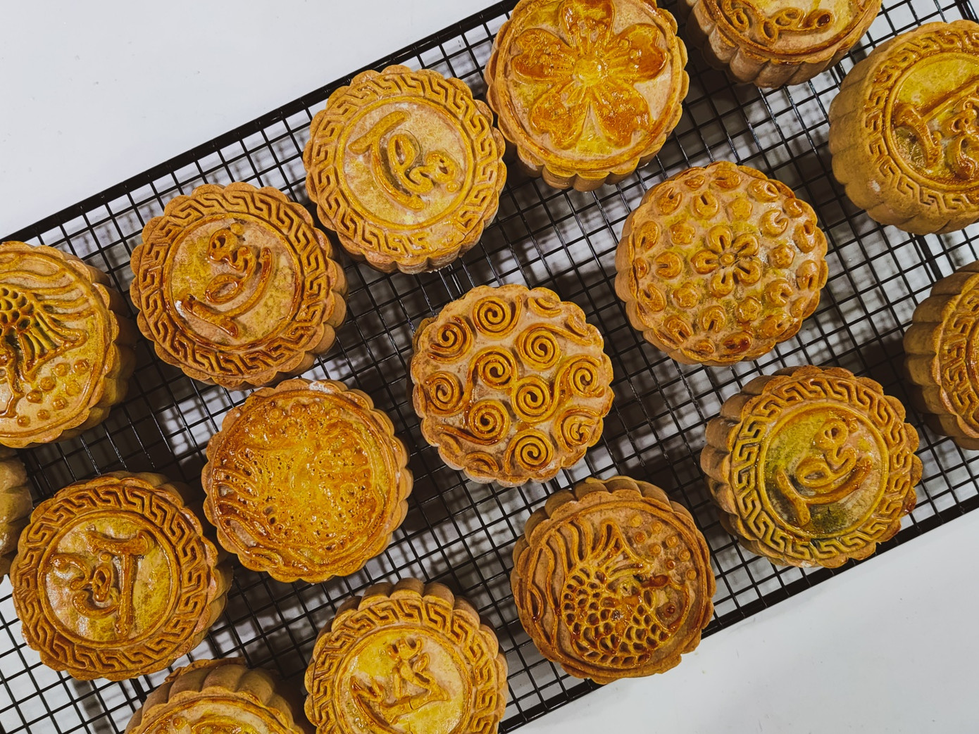 Khoảnh khắc lần đầu làm bánh Trung Thu của các em ở lớp học tình thương Rạch Ông ảnh 10