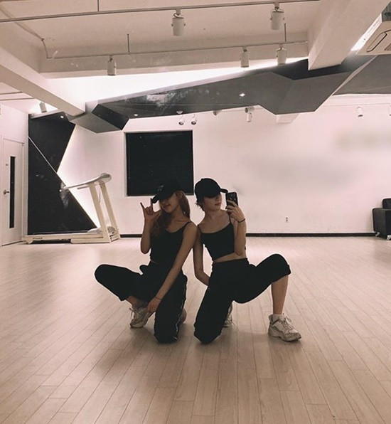 Sao Hàn 24H: Lee Min Ho khoe vẻ đẹp trai trong phim mới, Suzy biến hình xuất sắc ảnh 6