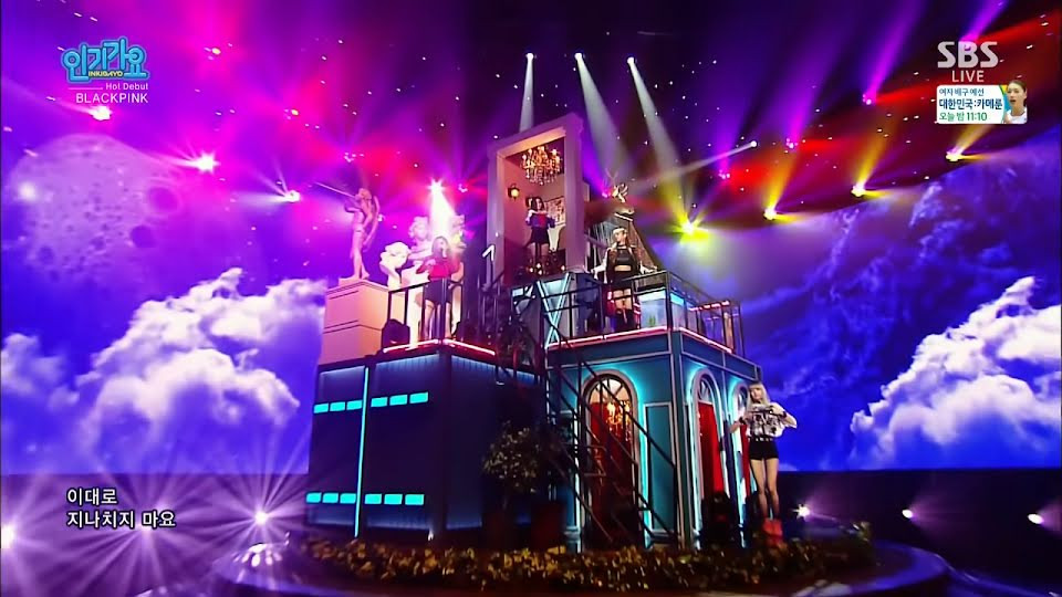 Vì sao sân khấu quảng bá của BLACKPINK lúc nào cũng đẹp và hoành tráng miễn chê? ảnh 3