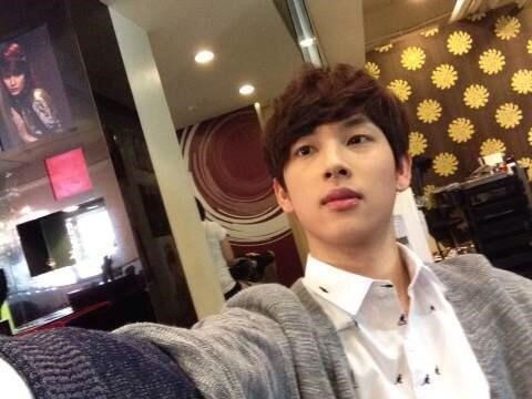 Cực sành điệu trước nhiếp ảnh gia, nhưng nhiều sao Hàn lại bối rối khi chụp ảnh seflie ảnh 12