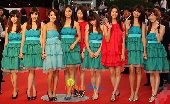 SM Ent có "thù oán" gì với thảm đỏ mà nhất định phải cho idol nhà mình mặc xấu? ảnh 4