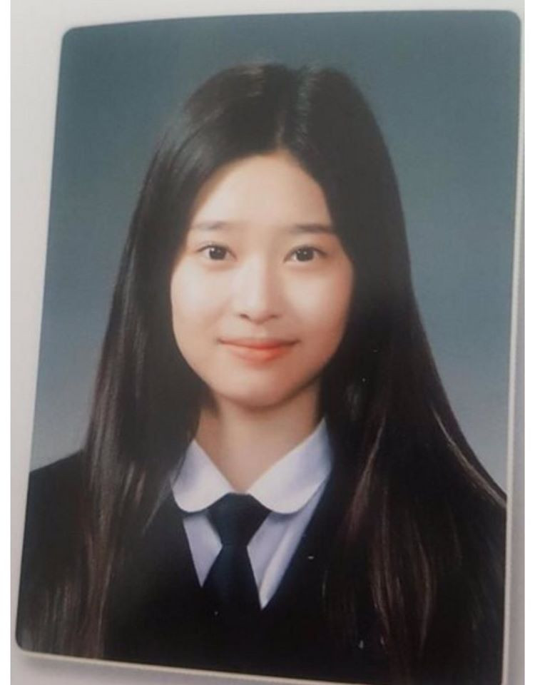 Không hổ danh mỹ nam mỹ nữ K-Biz, ảnh tốt nghiệp đã đẹp vạn người mê ảnh 20