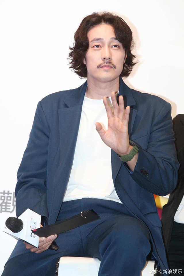 Cứ bảo tóc dài lãng tử nhưng loạt nam thần xứ Hàn đã “toang” vì style “ông chú” này ảnh 2