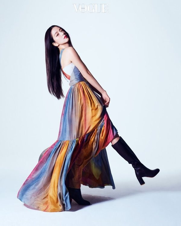 Đã tìm ra "chiếc váy thần thánh" được các mỹ nhân châu Á yêu thích nhất: Jisoo liệu có thắng thế? ảnh 2
