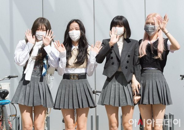 Ghi hình cho show “Knowing Bros”, BLACKPINK khiến netizen náo loạn vì điều này ảnh 3