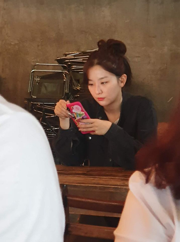 Vì sao Red Velvet đi bộ hơn 30 phút chỉ để uống cà phê ở Việt Nam mà bất thành? ảnh 4