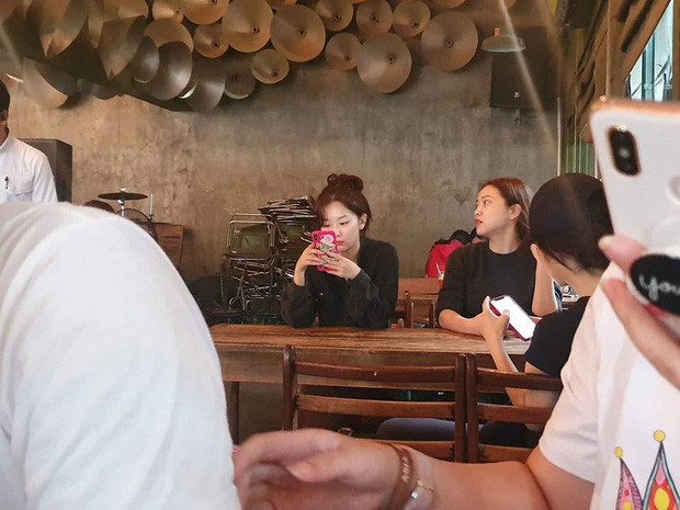 Vì sao Red Velvet đi bộ hơn 30 phút chỉ để uống cà phê ở Việt Nam mà bất thành? ảnh 3
