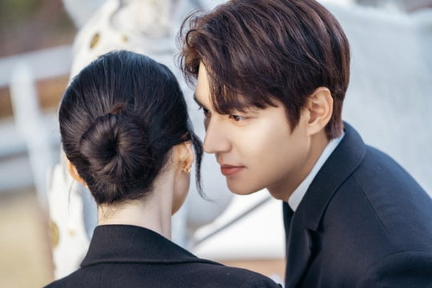 Lee Min Ho lại khoe phong độ đỉnh cao đốn tim fan trong “Quân Vương Bất Diệt” ảnh 4