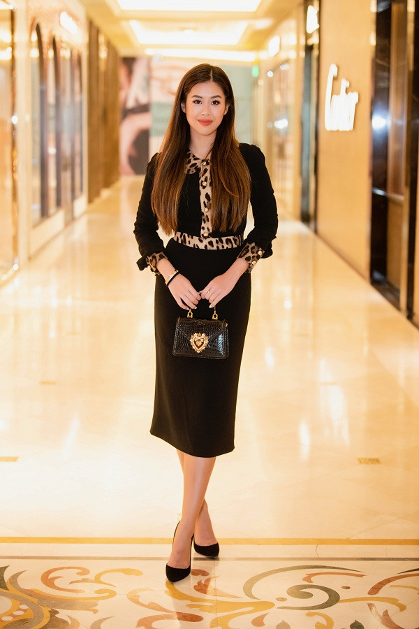 Hiếm hoi lắm mới thấy chị em chồng Hà Tăng khoe thần thái sang chảnh chuẩn “rich kid” ảnh 3