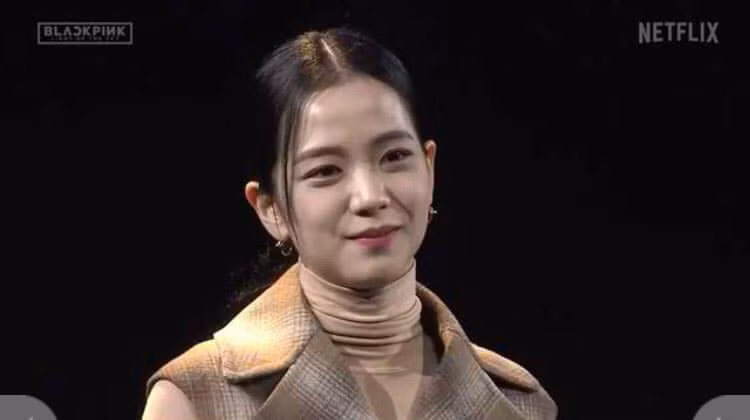 Jisoo (BLACKPINK) vốn giấu nhược điểm rất khéo mà lần này lại chọn trang phục sai quá sai ảnh 5