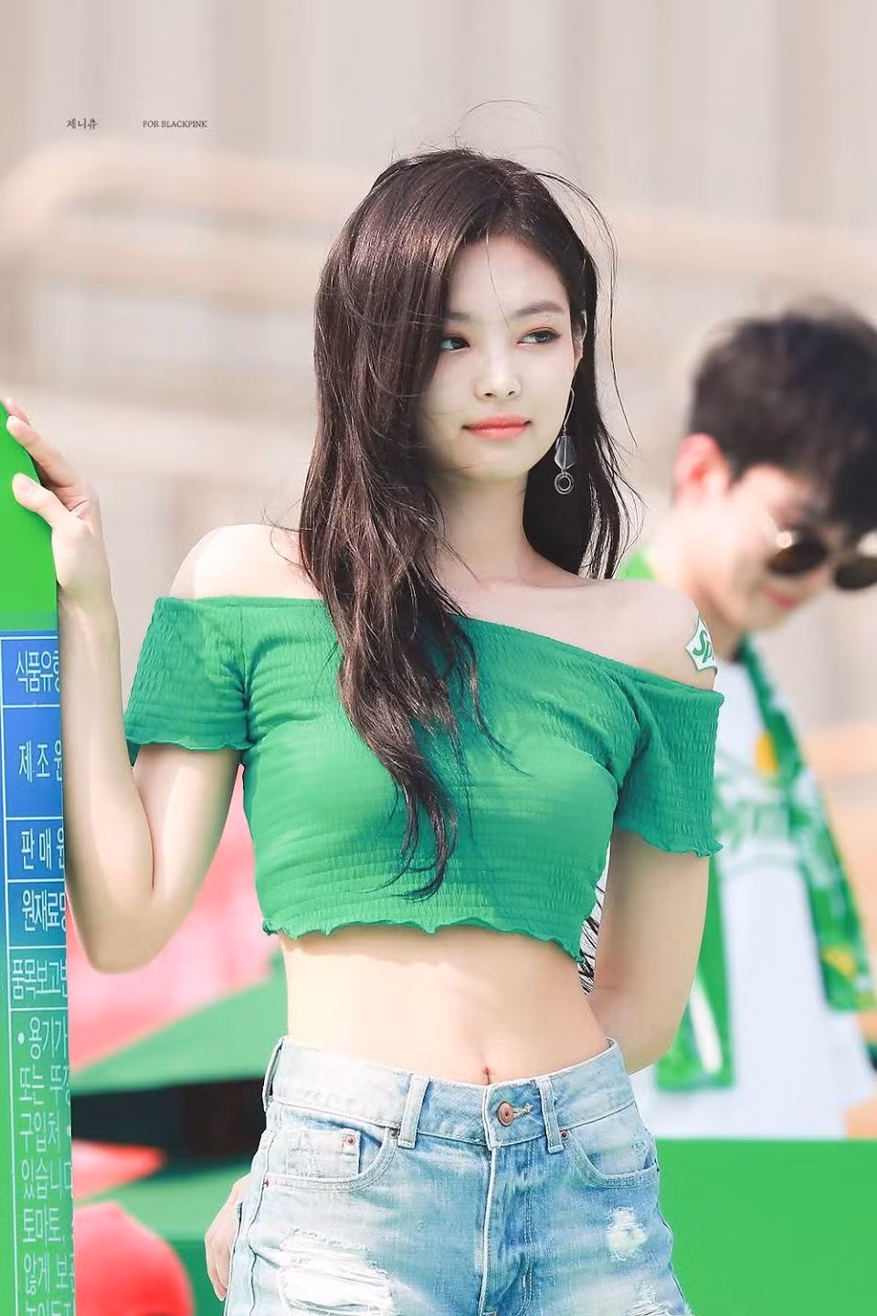 Jennie (BLACKPINK) mặc gì cũng đẹp nhưng có 4 kiểu trang phục diện mãi không lỗi mốt ảnh 3